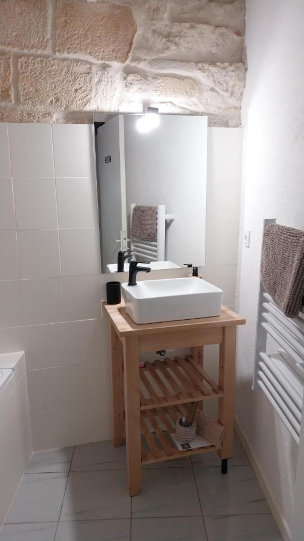 Immeuble 3 Apparts Centre Historique St Gilles Maisoncarreeconciergerie Saint-Gilles  Room photo